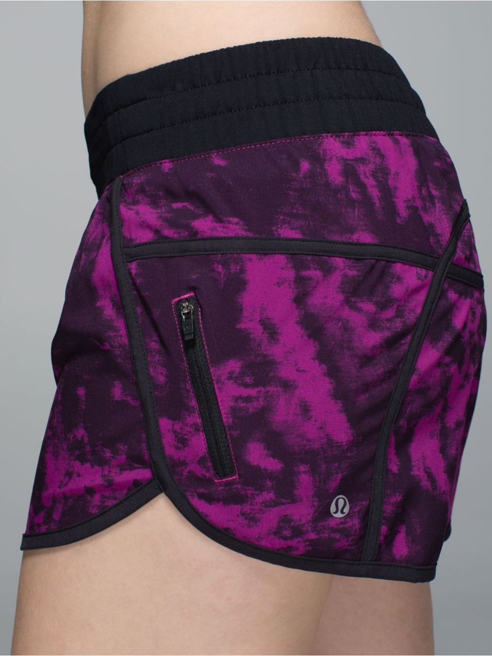 Lululemon Tracker Short III StretchBreezie Regal Plum Black / Black Size 12